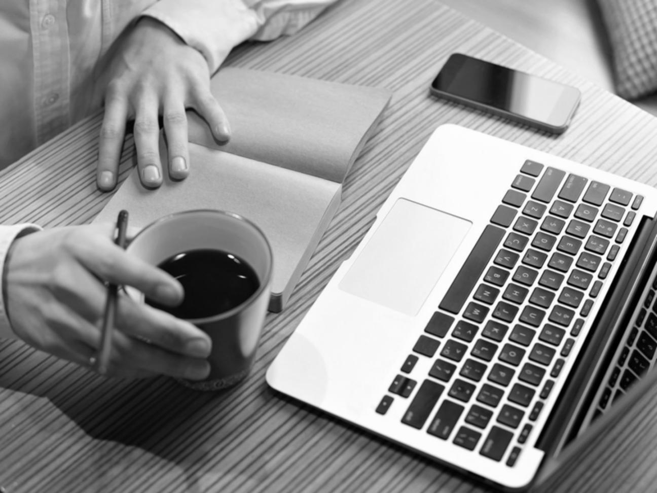 Teilnehmer bei einer Gruppenübung im digitalen Workshop