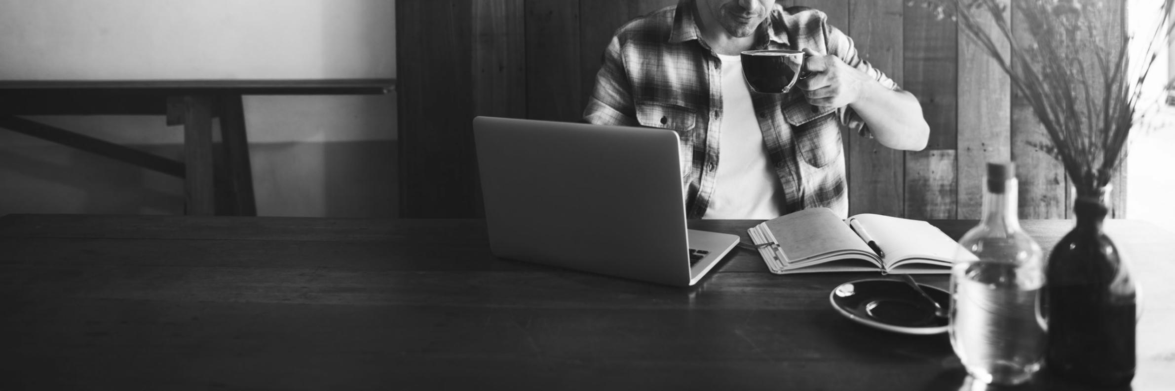 Workshop-Teilnehmer arbeiten an ihren Linkaufbau-Strategien